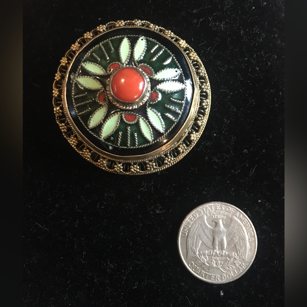 Vintage brooch!  Perfect to wear on clothes or as a purse accessory.